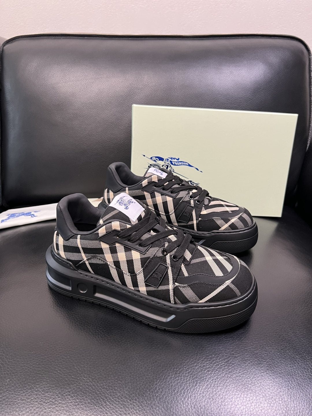 Burberry Black Beige Plaid Low-Top Sneakers